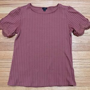 Ann Taylor Factory. Mauve PINK ribbed, embroidered sleeve sweater. Sz Medium